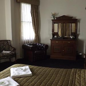 Standard Zimmer mit Kingsize-Bett